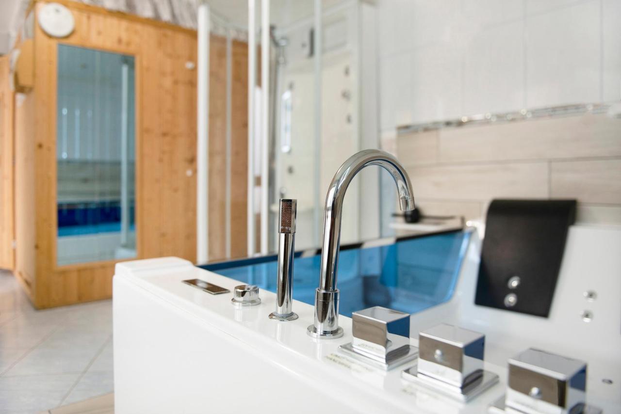 Spawo Mit Sauna Und Whirpool フレンドルフ エクステリア 写真