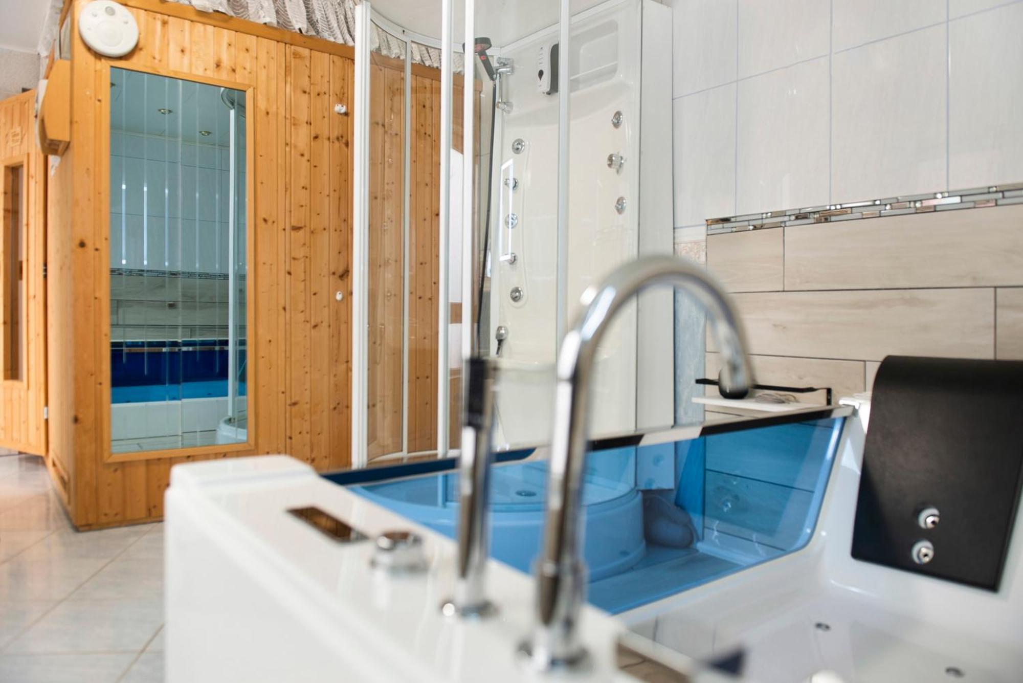 Spawo Mit Sauna Und Whirpool フレンドルフ エクステリア 写真