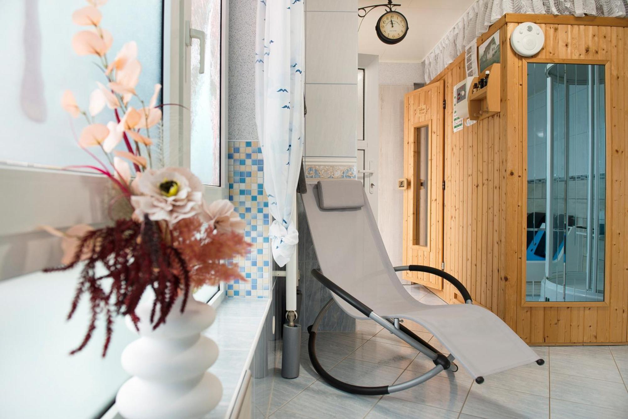 Spawo Mit Sauna Und Whirpool フレンドルフ エクステリア 写真